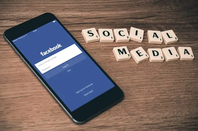 social media use in becoming popular